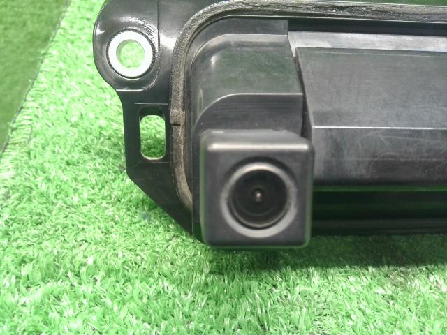 【中古】タント DBA-LA610S アウターハンドル バックドア ハンドル 69023-B2080- 自社品番250646 S28