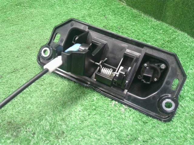 【中古】タント DBA-LA610S アウターハンドル バックドア ハンドル 69023-B2080- 自社品番250646 S28