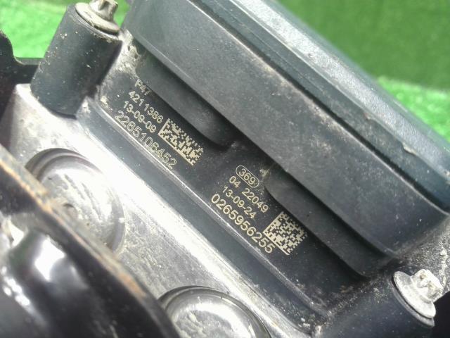 【中古】タント DBA-LA610S ＡＢＳアクチュエーター 44050-B2860- 自社品番250646 S28