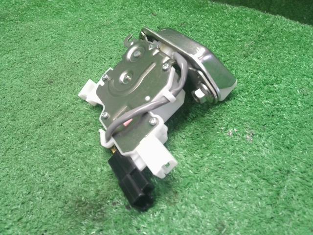 【中古】タント DBA-LA610S トランク・バックドアロック ソレノイド 69350-B2330- 自社品番250646 S28