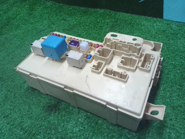 【中古】タント DBA-LA610S ヒューズボックス 室内 助手席側 82600-B2360- 自社品番250646 S28