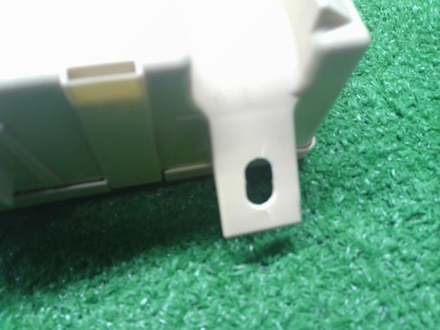 【中古】タント DBA-LA610S ヒューズボックス 室内 助手席側 82600-B2360- 自社品番250646 S28