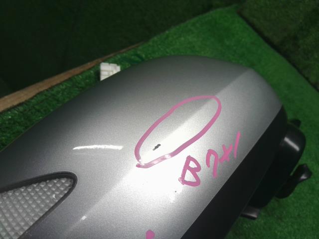 【中古】フィット DAA-GP1 右サイドミラー　ドアミラー　 76208-TF0-J11 自社品番250648 NH700M