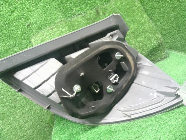 【中古】フィット DAA-GP1 左右　テールランプ　ブレーキランプ　セット　 33550-TF0-J71 自社品番250648 NH700M