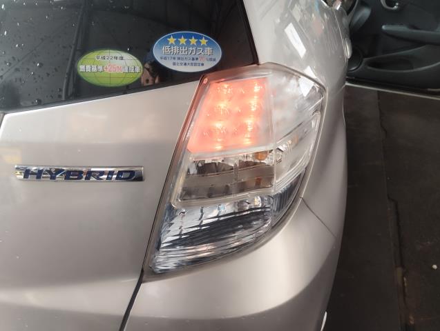 【中古】フィット DAA-GP1 左右　テールランプ　ブレーキランプ　セット　 33550-TF0-J71 自社品番250648 NH700M