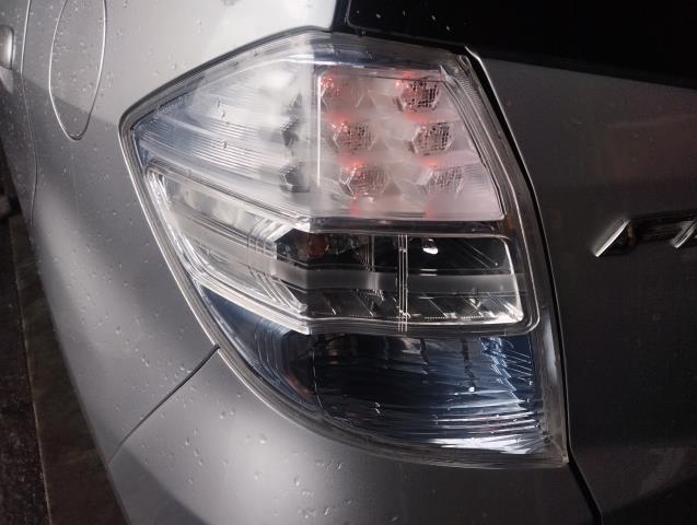 【中古】フィット DAA-GP1 左右　テールランプ　ブレーキランプ　セット　 33550-TF0-J71 自社品番250648 NH700M