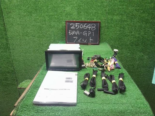 【中古】フィット DAA-GP1 カーナビゲーション CN-R300D 自社品番250648 NH700M