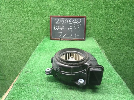 【中古】フィット DAA-GP1 電動ファン 1J830-RE0-003 自社品番250648 NH700M