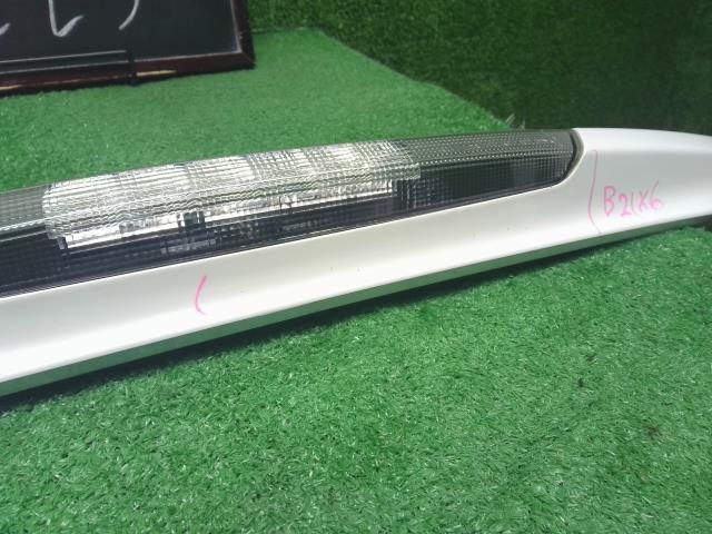 【中古】セレナ DBA-CNC25 ハイマウント ストップランプ  自社品番250650 QX1