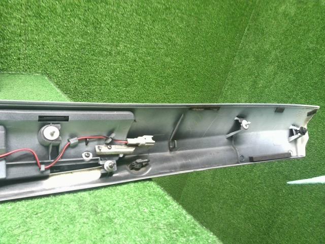 【中古】セレナ DBA-CNC25 ハイマウント ストップランプ  自社品番250650 QX1