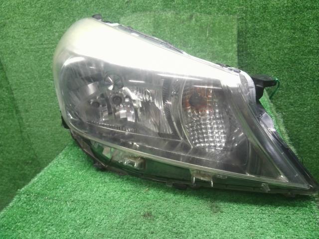 【中古】ヴィッツ DBA-NSP135 右ヘッドランプ ヘッドライト 自社品番250658 209