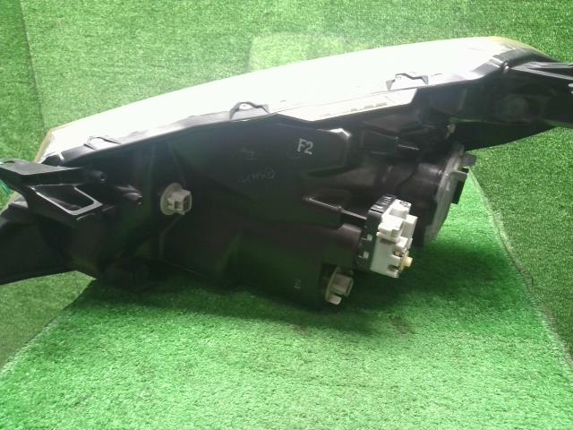 【中古】ヴィッツ DBA-NSP135 右ヘッドランプ ヘッドライト 自社品番250658 209