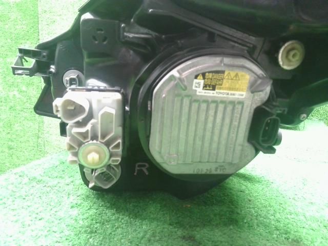 【中古】ヴィッツ DBA-NSP135 右ヘッドランプ ヘッドライト 自社品番250658 209