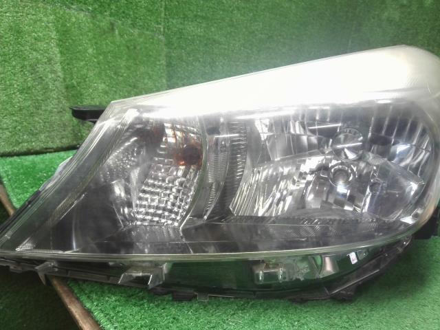 【中古】ヴィッツ DBA-NSP135 左ヘッドランプ ヘッドライト  自社品番250658 209