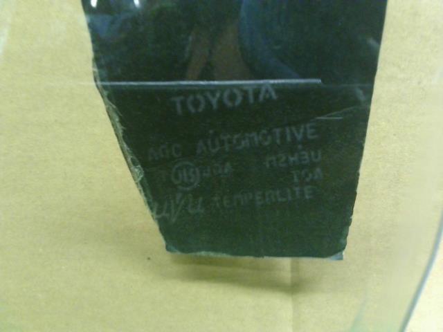 【中古】ヴィッツ DBA-NSP135 右 フロント ドア ガラス  自社品番250658 209