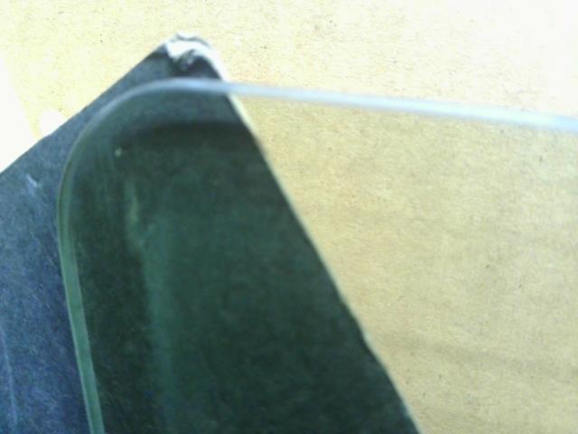 【中古】ヴィッツ DBA-NSP135 左Ｆ フロントドアガラス  自社品番250658 209