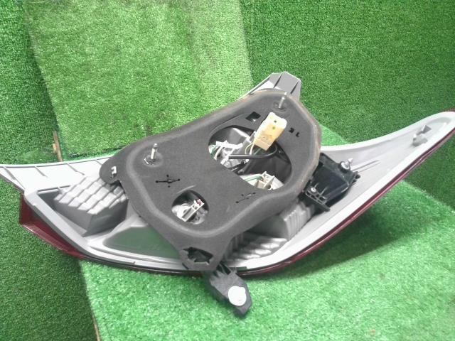 【中古】ヴィッツ DBA-NSP135 左テールランプ  自社品番250658 209
