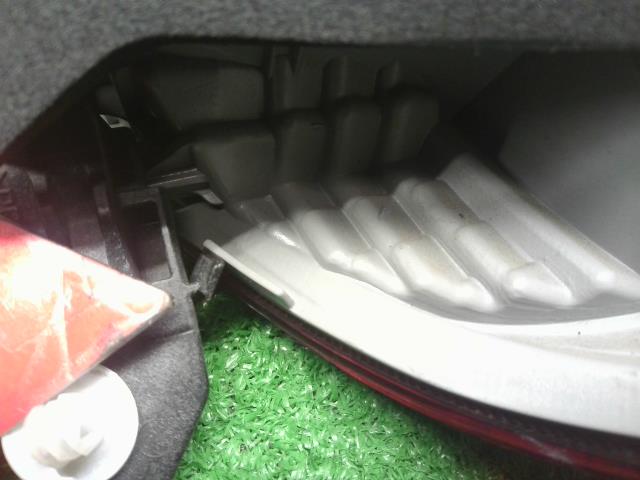 【中古】ヴィッツ DBA-NSP135 左テールランプ  自社品番250658 209