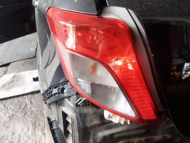 【中古】ヴィッツ DBA-NSP135 左テールランプ  自社品番250658 209