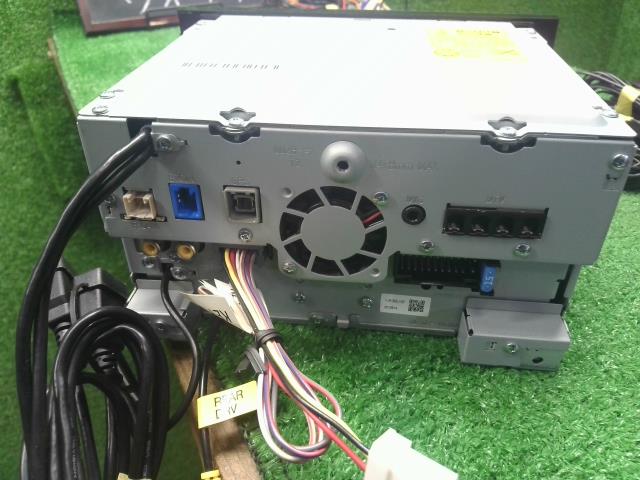 【中古】ヴィッツ DBA-NSP135 カーナビゲーション MDV-D708BTW 自社品番250658 209