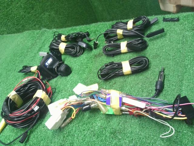 【中古】ヴィッツ DBA-NSP135 カーナビゲーション MDV-D708BTW 自社品番250658 209