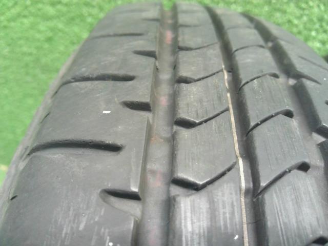 【中古】ＭＲワゴン DBA-MF33S タイヤ  自社品番250674 ZGF