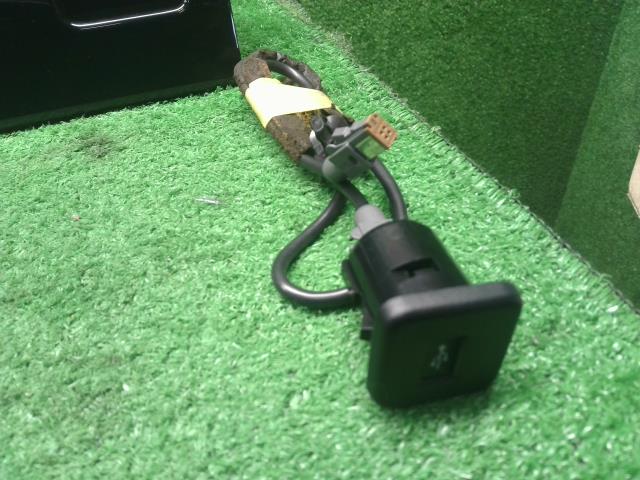 【中古】ＭＲワゴン DBA-MF33S オーディオ  自社品番250674 ZGF