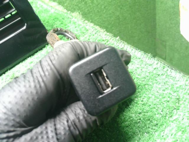 【中古】ＭＲワゴン DBA-MF33S オーディオ  自社品番250674 ZGF