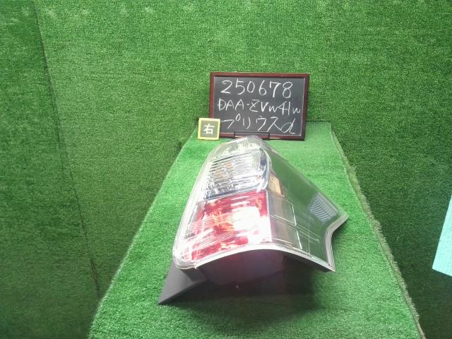 【中古】プリウスα DAA-ZVW41W 右テールランプ  自社品番250678 202