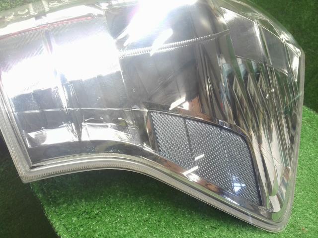 【中古】プリウスα DAA-ZVW41W 右テールランプ  自社品番250678 202