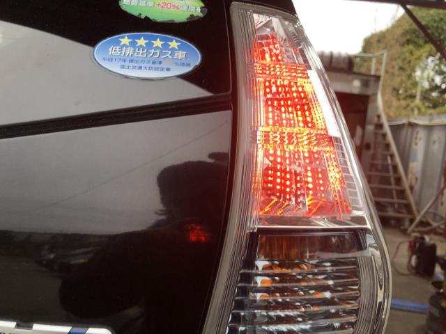 【中古】プリウスα DAA-ZVW41W 右テールランプ  自社品番250678 202