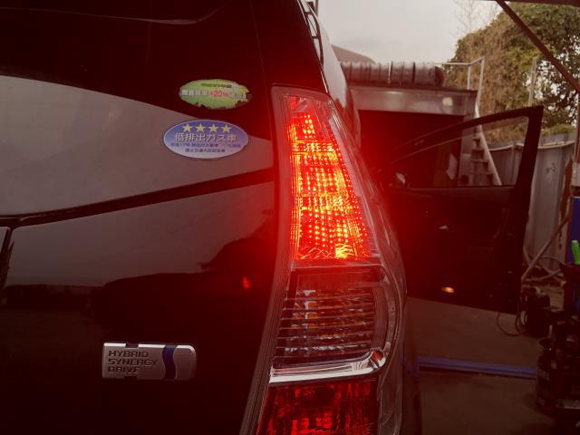 【中古】プリウスα DAA-ZVW41W 右テールランプ  自社品番250678 202