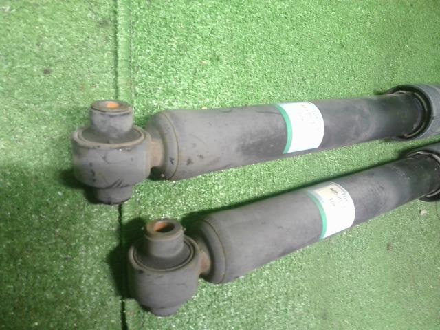 【中古】プリウスα DAA-ZVW41W リア ショック アブソーバー サスペンション セット  自社品番250678 202