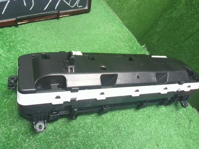 【中古】プリウスα DAA-ZVW41W スピードメーター  自社品番250678 202