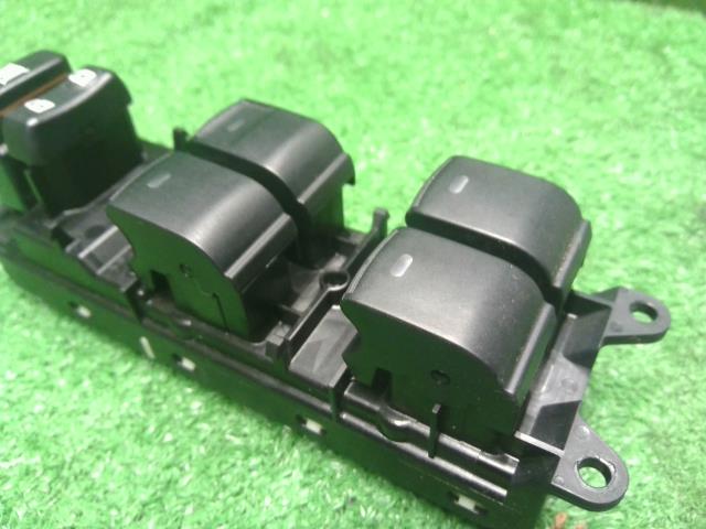 【中古】プリウスα DAA-ZVW41W パワーウインドウスイッチ  自社品番250678 202