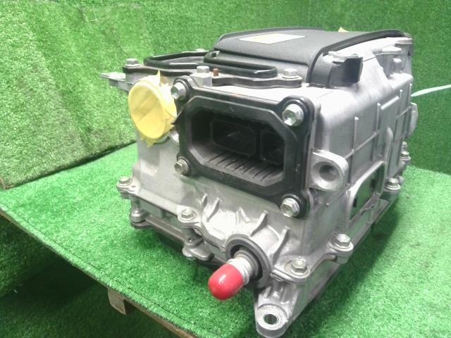 【中古】プリウスα DAA-ZVW41W ＨＶ インバーター   自社品番250678 202