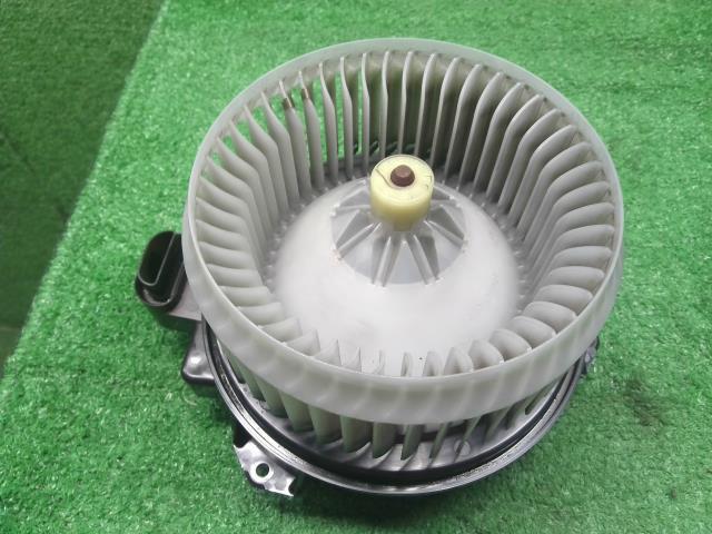 【中古】プリウスα DAA-ZVW41W ヒーターブロアモーター  自社品番250678 202