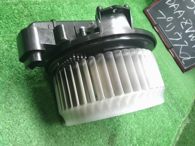 【中古】プリウスα DAA-ZVW41W ヒーターブロアモーター  自社品番250678 202