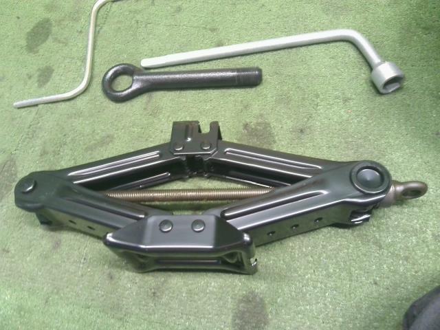 【中古】プリウスα DAA-ZVW41W 車載工具 スペアータイヤ テンパータイヤ 自社品番250678 202