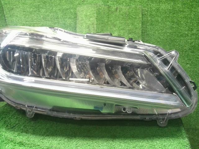 【中古】アコード DAA-CR7 右ヘッドランプ ヘッドライト  自社品番250679 NH788P