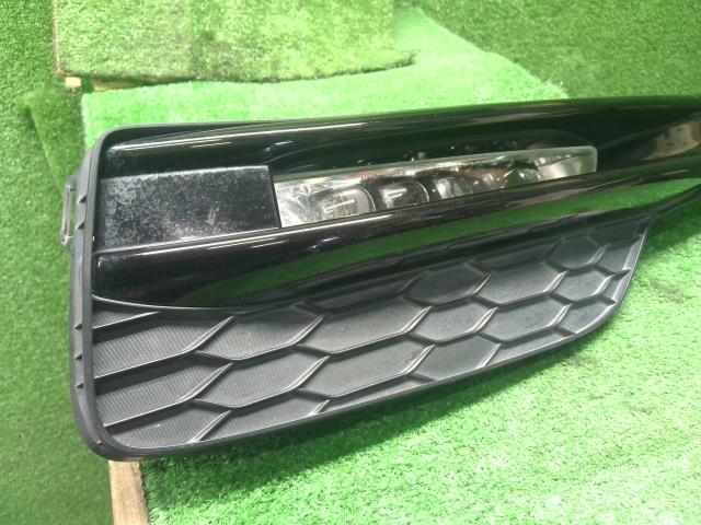 【中古】アコード DAA-CR7 右フォグランプ ベゼル  自社品番250679 NH788P