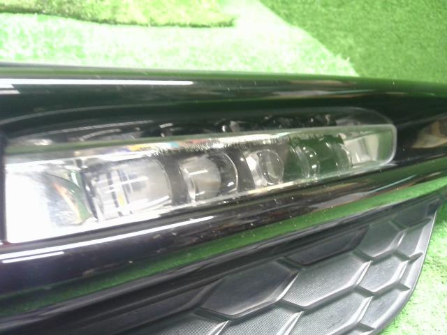 【中古】アコード DAA-CR7 右フォグランプ ベゼル  自社品番250679 NH788P