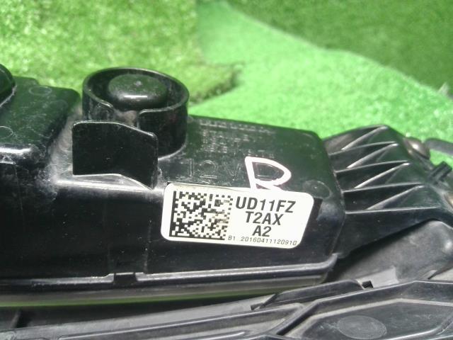 【中古】アコード DAA-CR7 右フォグランプ ベゼル  自社品番250679 NH788P