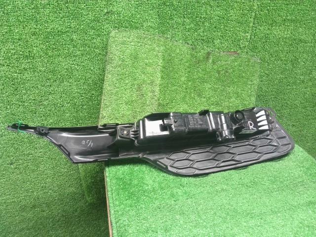 【中古】アコード DAA-CR7 右フォグランプ ベゼル  自社品番250679 NH788P