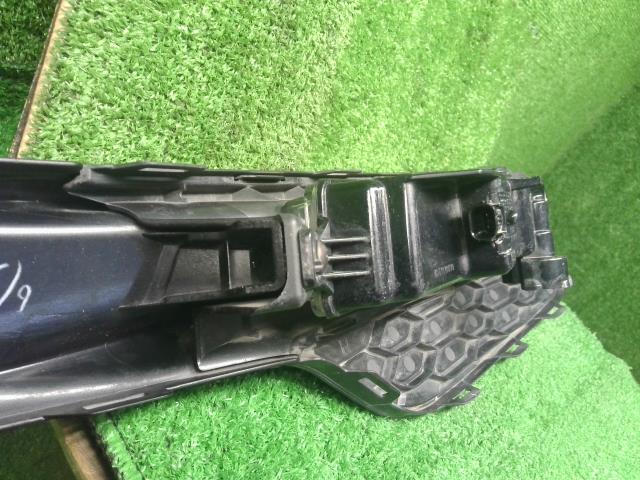 【中古】アコード DAA-CR7 右フォグランプ ベゼル  自社品番250679 NH788P