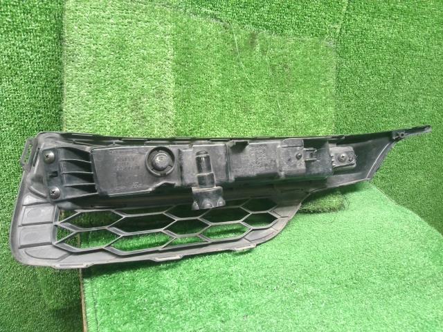 【中古】アコード DAA-CR7 左フォグランプ ベゼル  自社品番250679 NH788P