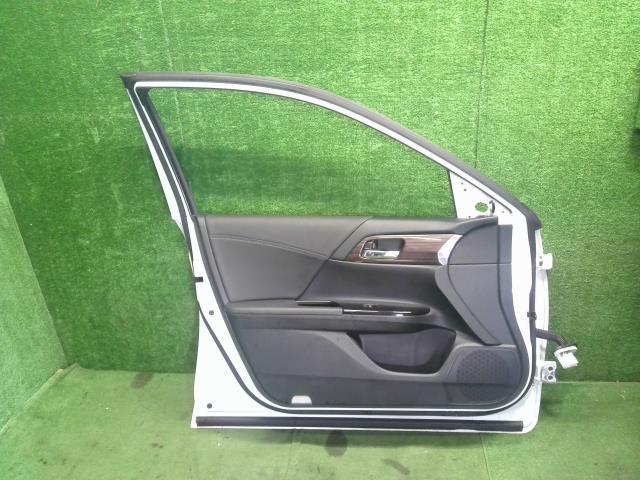 【中古】アコード DAA-CR7 左 フロント ドア 助手席  自社品番250679 NH788P