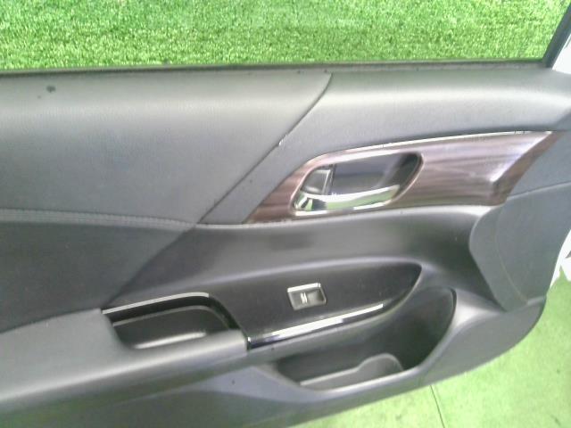 【中古】アコード DAA-CR7 左 フロント ドア 助手席  自社品番250679 NH788P