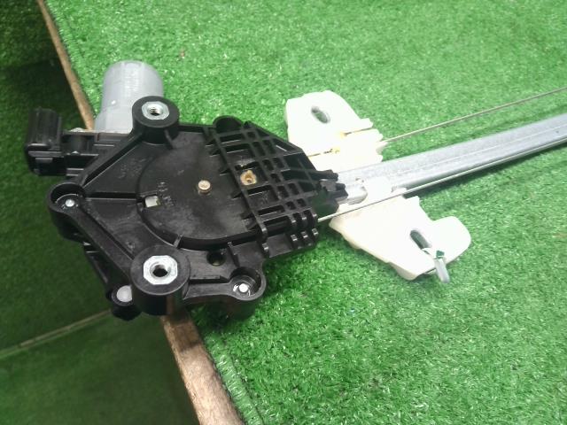 【中古】アコード DAA-CR7 右 リア ドア レギュレータ・モーター  自社品番250679 NH788P