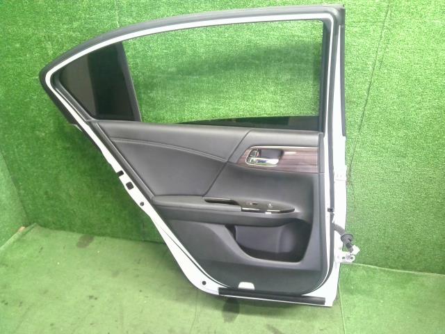 【中古】アコード DAA-CR7 左 リア ドア  自社品番250679 NH788P